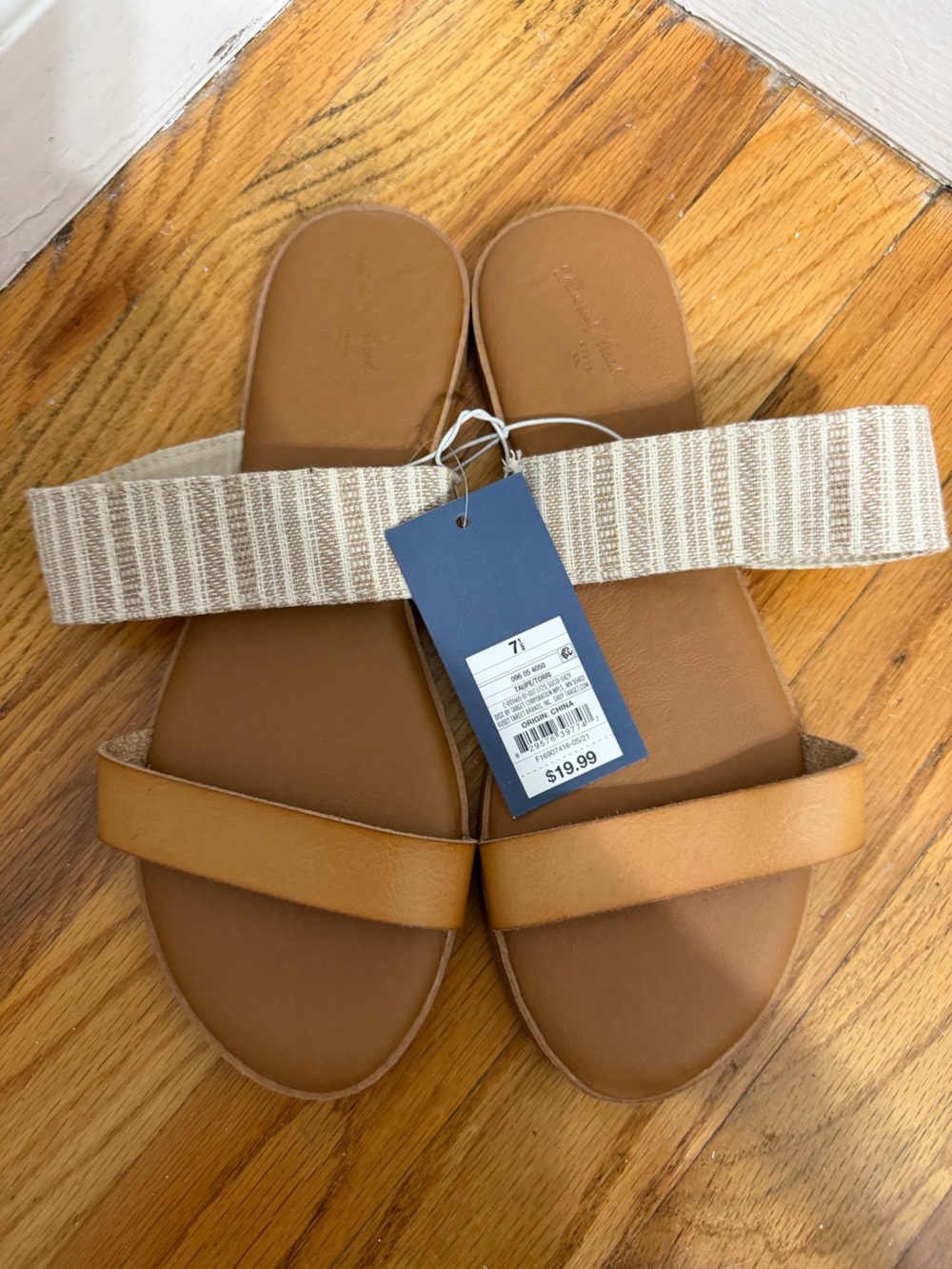 Universal Thread Women’s Two-Strap Slide Sandals in Tan and Cream